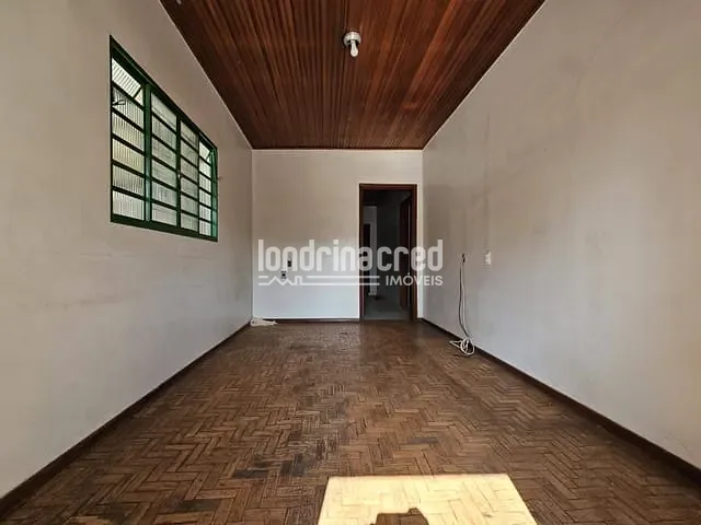 Casa com 300m² 3 quartos e 2 banheiros, à venda, no bairro Bandeirantes em Londrina