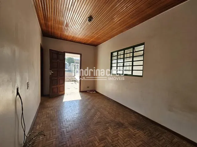 Casa com 300m² 3 quartos e 2 banheiros, à venda, no bairro Bandeirantes em Londrina