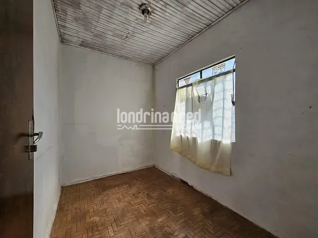 Casa com 300m² 3 quartos e 2 banheiros, à venda, no bairro Bandeirantes em Londrina