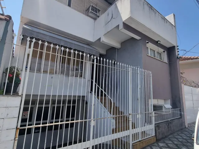 Casa à venda ou para alugar, no bairro Centro em Guaratinguetá