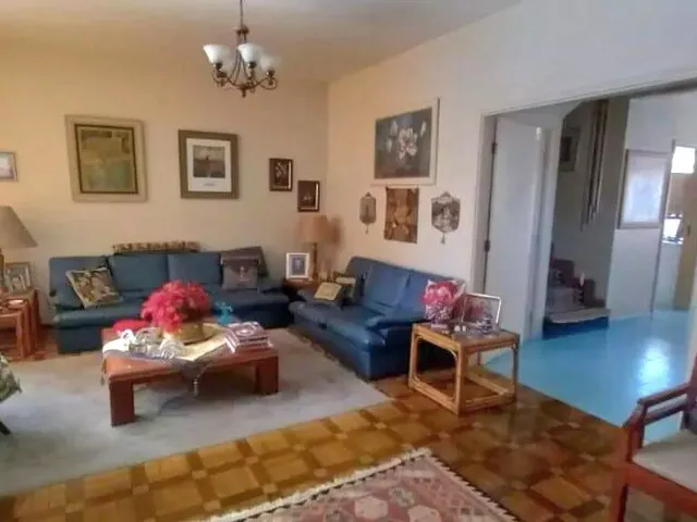 Casa à venda ou para alugar, no bairro Centro em Guaratinguetá