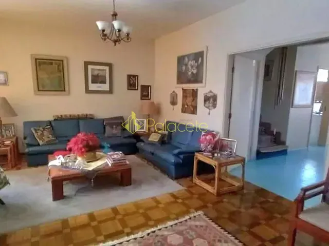 Casa à venda ou para alugar, no bairro Centro em Guaratinguetá