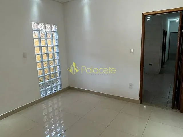 Casa 2 quartos e 1 banheiro, à venda, no bairro Quiririm em Taubaté