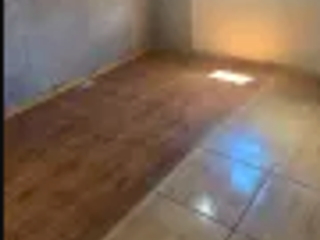 Foto do Casa - Casa à venda Jardim Arapongas com dois dormitórios dois banheiros sala cozinha  quatro vagas de garagem com dependência de um quarto e banheiro nos fundos | Londrina Cred Imóveis