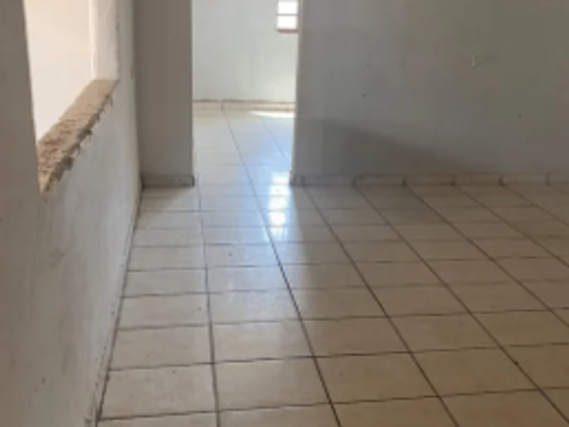 Foto do Casa - Casa à venda Jardim Arapongas com dois dormitórios dois banheiros sala cozinha  quatro vagas de garagem com dependência de um quarto e banheiro nos fundos | Londrina Cred Imóveis