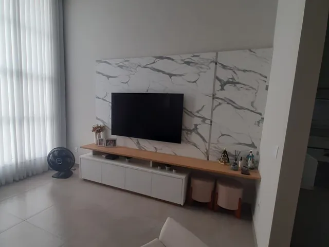 Casa 3 quartos e 4 banheiros, à venda, no bairro Parque São Luís em Taubaté