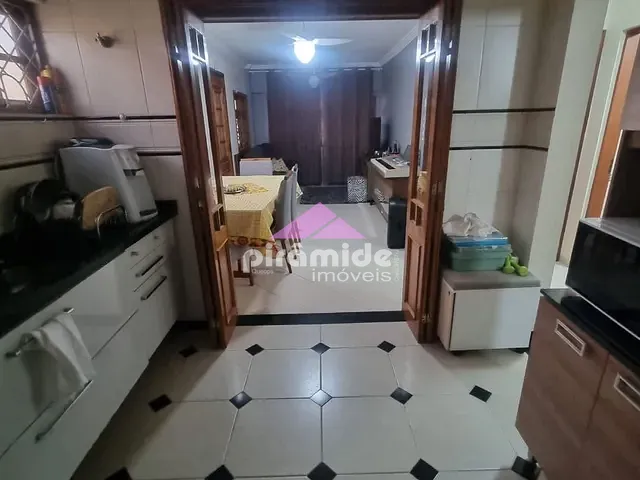 Casa com 200m² 3 quartos e 2 banheiros, à venda, no bairro Jardim Alvorada em São José dos Campos