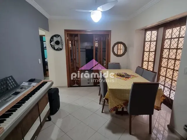 Casa com 200m² 3 quartos e 2 banheiros, à venda, no bairro Jardim Alvorada em São José dos Campos