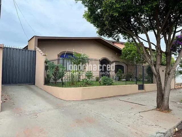 Casa com 543m² 4 quartos e 3 banheiros, à venda, no bairro Jardim Shangri-la A em Londrina