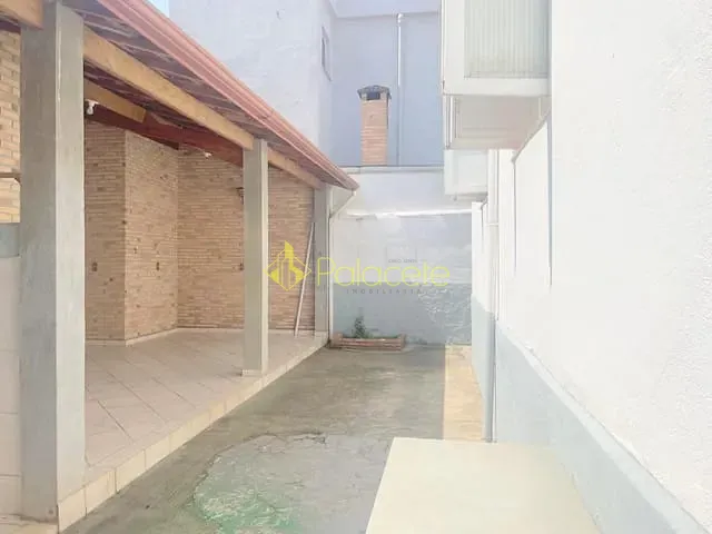 Casa com 250m² 3 quartos e 2 banheiros, à venda, no bairro Jardim São Paulo em Aparecida
