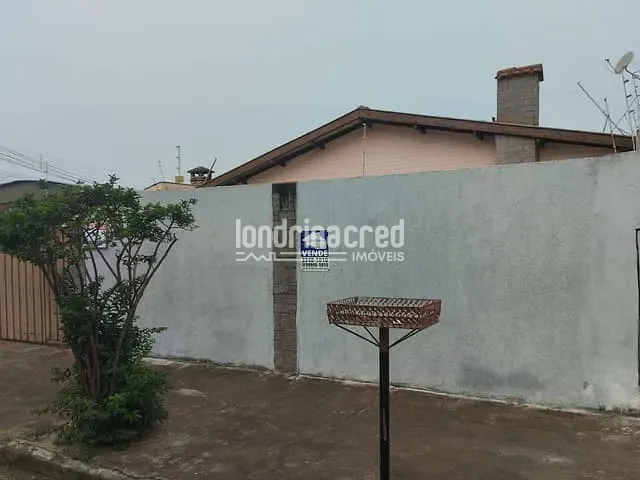 Casa com 300m² 3 quartos e 3 banheiros, à venda, no bairro Brasília em Londrina