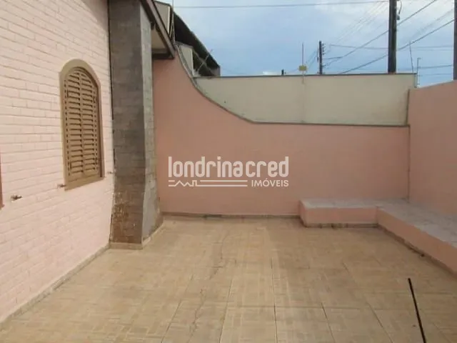 Casa com 300m² 3 quartos e 3 banheiros, à venda, no bairro Brasília em Londrina