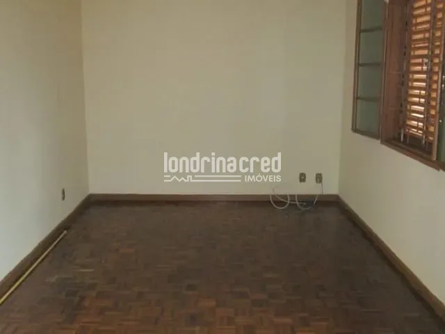 Casa com 300m² 3 quartos e 3 banheiros, à venda, no bairro Brasília em Londrina
