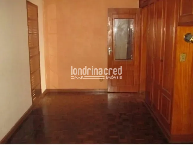 Casa com 300m² 3 quartos e 3 banheiros, à venda, no bairro Brasília em Londrina