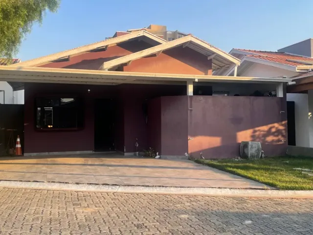 Casa com 349m² 2 quartos e 2 banheiros, à venda, no bairro Parque São Luís em Taubaté