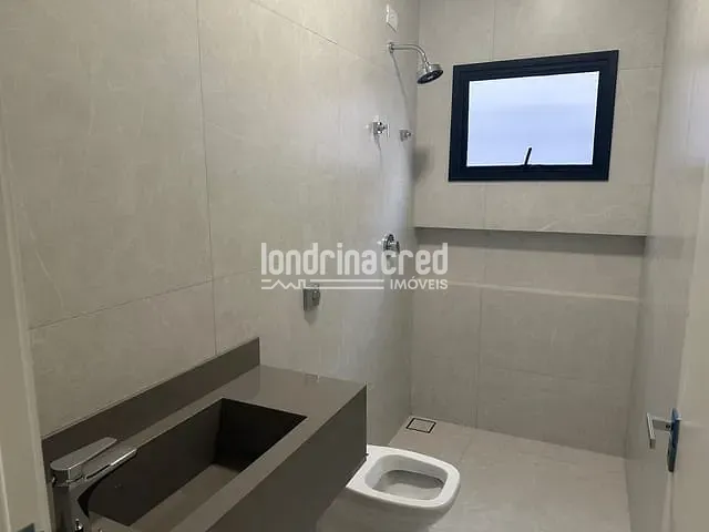 Casa com 250m² 3 quartos e 3 banheiros, à venda, no bairro RESIDENCIAL GOLDEN PARK II em Londrina