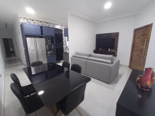 Casa com 125m² 3 quartos e 2 banheiros, à venda, no bairro Vila dos Comerciários 2 em Taubaté