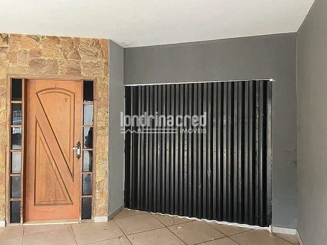 Casa com 650m² 5 quartos e 3 banheiros, à venda, no bairro Vila Martins em Ibiporã