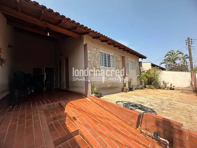 Casa com 360m² 3 quartos e 1 banheiro, à venda, no bairro Antares em Londrina