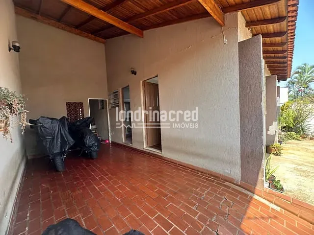 Casa com 360m² 3 quartos e 1 banheiro, à venda, no bairro Antares em Londrina
