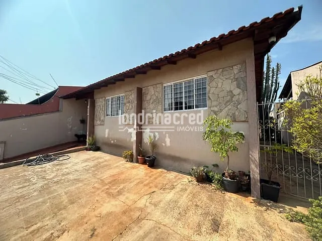 Casa com 360m² 3 quartos e 1 banheiro, à venda, no bairro Antares em Londrina