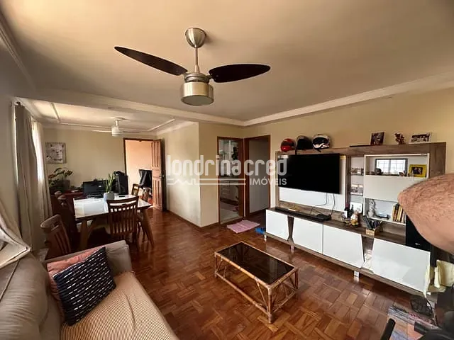 Casa com 360m² 3 quartos e 1 banheiro, à venda, no bairro Antares em Londrina