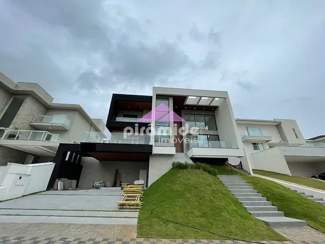 Casa com 900m² 4 quartos e 5 banheiros, à venda, no bairro Urbanova em São José dos Campos