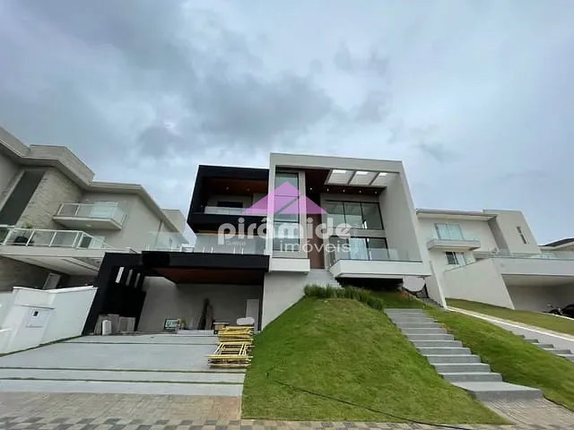 Casa com 900m² 4 quartos e 5 banheiros, à venda, no bairro Urbanova em São José dos Campos