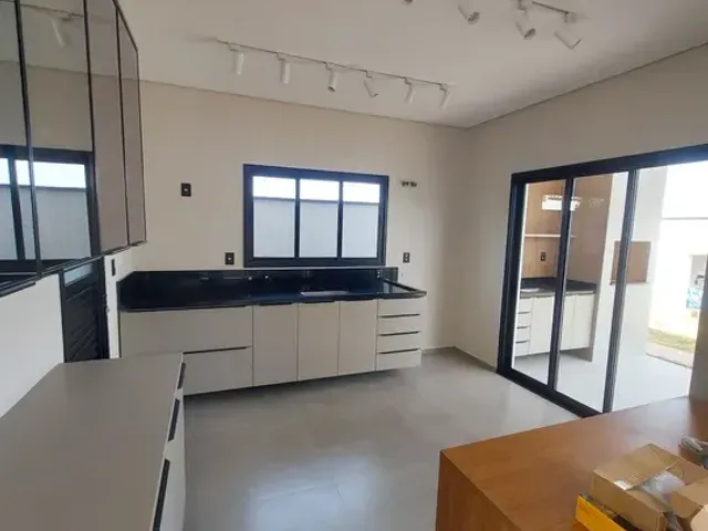 Casa 3 quartos e 4 banheiros, à venda, no bairro Loteamento Residencial Fazenda Casa Grande em Taubaté