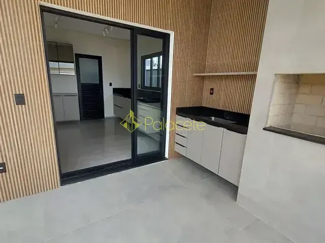 Casa 3 quartos e 4 banheiros, à venda, no bairro Loteamento Residencial Fazenda Casa Grande em Taubaté