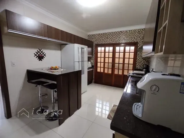 Casa com 150m² 2 quartos e 3 banheiros, à venda, no bairro Parque Residencial Maria Elmira em Caçapava