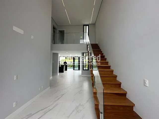 Casa com 256m² 4 quartos e 5 banheiros, à venda, no bairro CONDOMÍNIO ARANGUÁ em Londrina