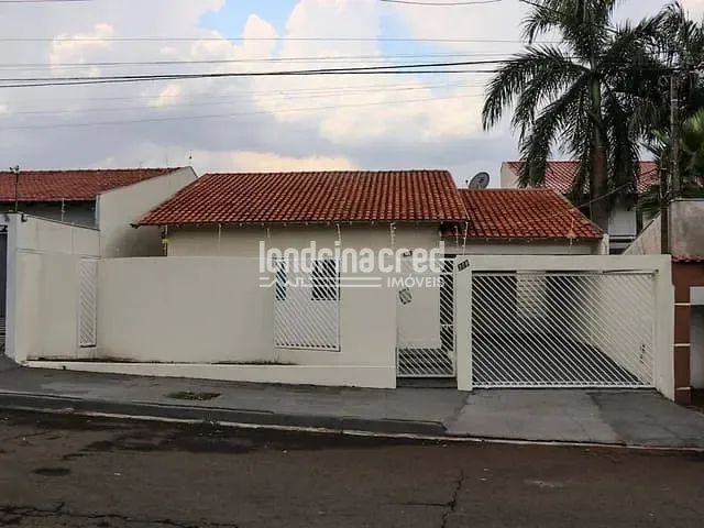 Casa com 365m² 3 quartos e 2 banheiros, à venda, no bairro Coliseu em Londrina
