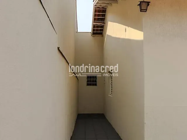 Casa com 365m² 3 quartos e 2 banheiros, à venda, no bairro Coliseu em Londrina