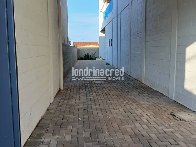 Casa com 600m² 3 quartos e 3 banheiros, à venda, no bairro Parque Residencial Joaquim Toledo Piza em Londrina