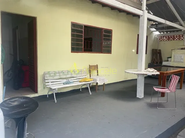Casa com 250m² 4 quartos e 2 banheiros, à venda, no bairro Vila Rica em Pindamonhangaba