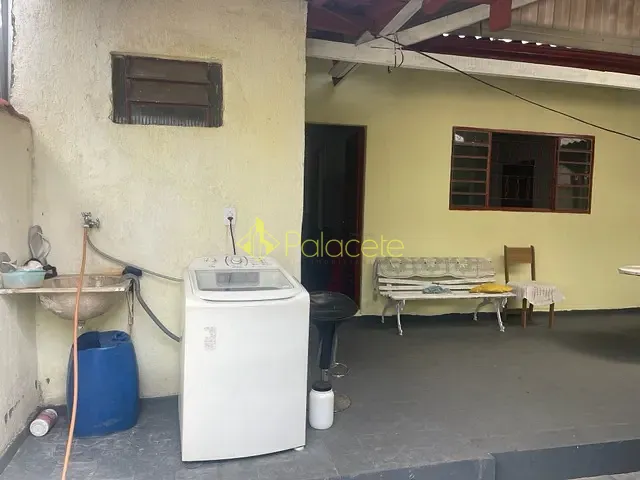Casa com 250m² 4 quartos e 2 banheiros, à venda, no bairro Vila Rica em Pindamonhangaba