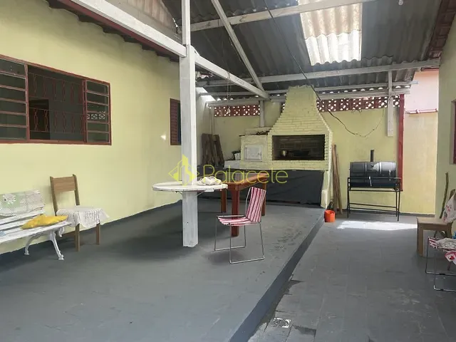 Casa com 250m² 4 quartos e 2 banheiros, à venda, no bairro Vila Rica em Pindamonhangaba