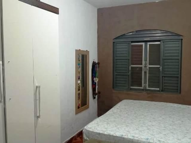 Casa com 198m² 3 quartos e 1 banheiro, à venda, no bairro Parque São Domingos em Pindamonhangaba