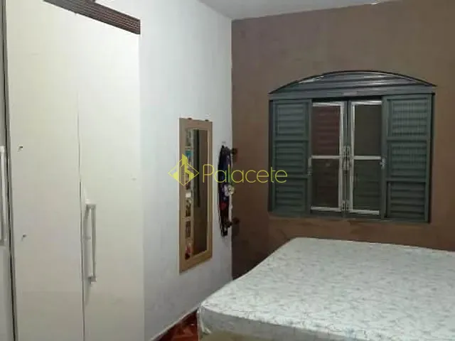 Casa com 198m² 3 quartos e 1 banheiro, à venda, no bairro Parque São Domingos em Pindamonhangaba