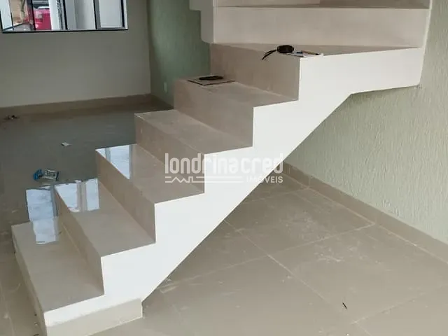 Casa com 126m² 3 quartos e 3 banheiros, à venda, no bairro Colúmbia em Londrina