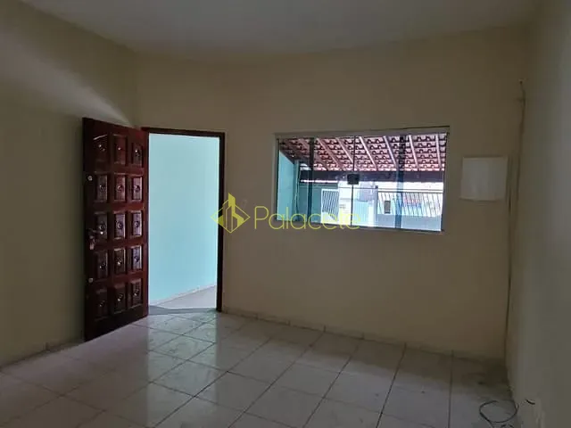 Casa com 150m² 2 quartos e 1 banheiro, à venda, no bairro Comercial e Residencial Jardim Mariana em Pindamonhangaba
