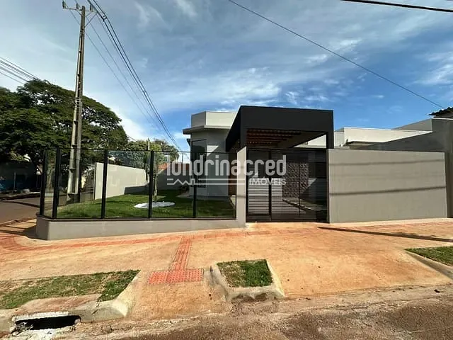 Casa com 202m² 3 quartos e 2 banheiros, à venda, no bairro Aeroporto em Londrina