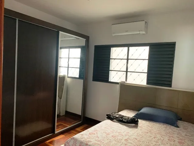 Casa com 300m² 3 quartos e 3 banheiros, à venda, no bairro Santana em Pindamonhangaba
