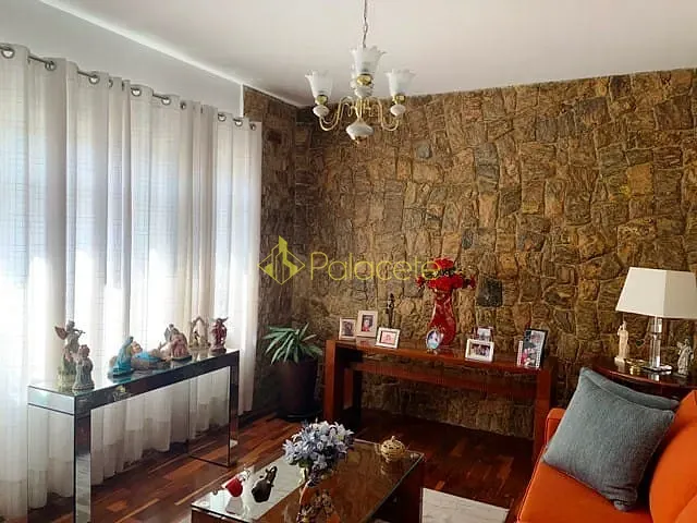 Casa com 300m² 3 quartos e 3 banheiros, à venda, no bairro Santana em Pindamonhangaba