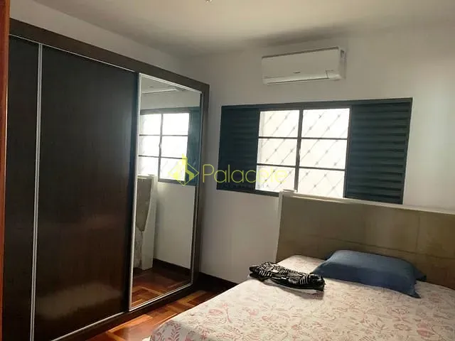 Casa com 300m² 3 quartos e 3 banheiros, à venda, no bairro Santana em Pindamonhangaba