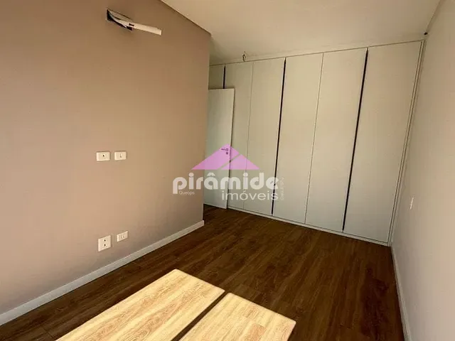 Casa com 451m² 3 quartos e 5 banheiros, à venda, no bairro Urbanova em São José dos Campos