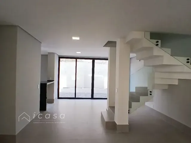 Casa com 400m² 5 quartos e 4 banheiros, à venda, no bairro Cambury em São Sebastião
