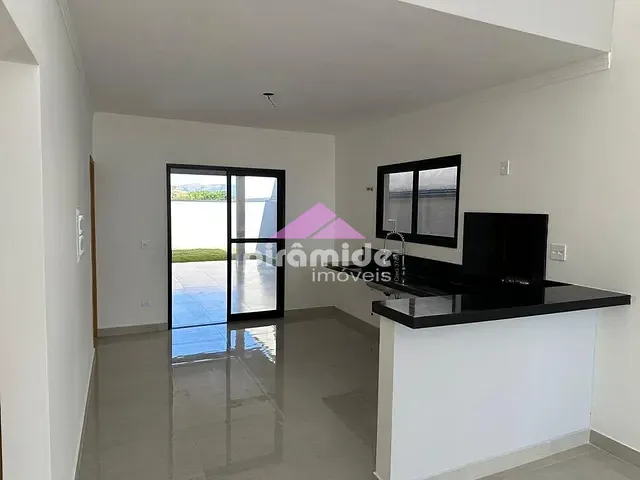 Casa com 300m² 3 quartos e 2 banheiros, à venda, no bairro Residencial Colinas em Caçapava