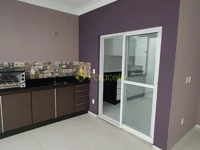 Casa com 300m² 3 quartos e 2 banheiros, à venda, no bairro Jardim Campo Alegre em Pindamonhangaba